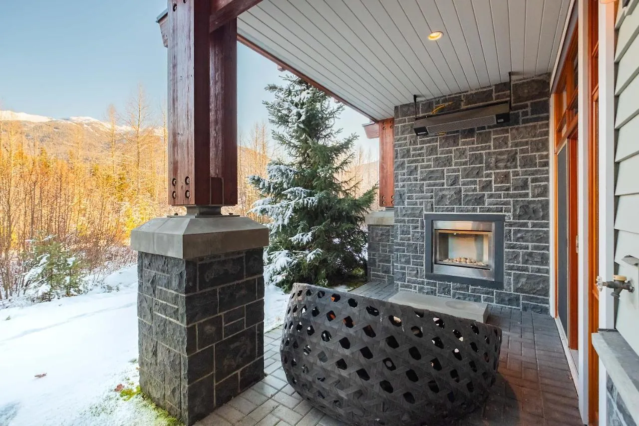 Fitzsimmons Walk By Outpost Whistler Villa 0*,  Canada